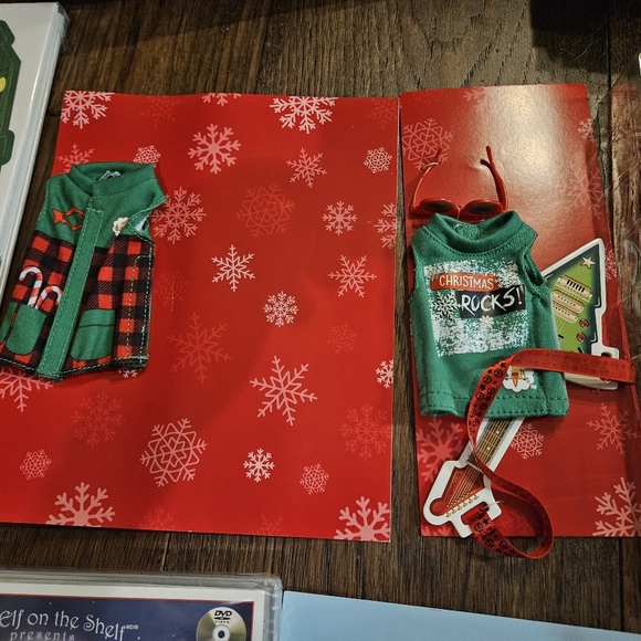 The Elf On The Shelf Claus Couture Frosted Fishing Hut Rock Roll Tools Tips Used - Picture 7 of 7